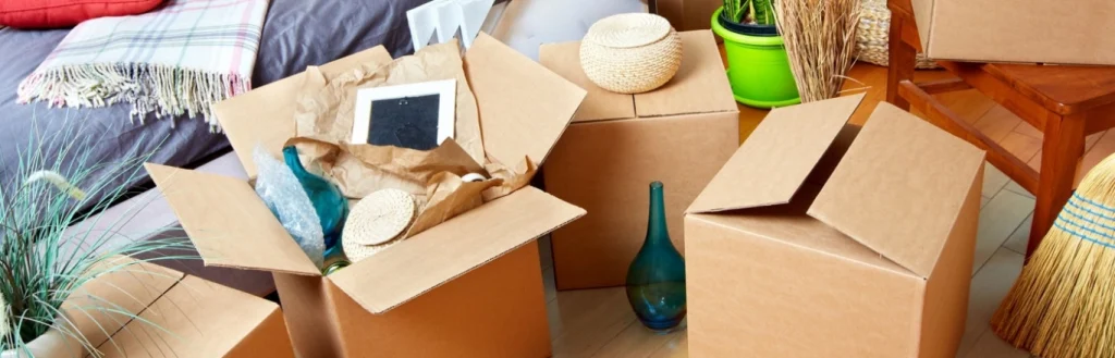 Cartons et objets de déménagement